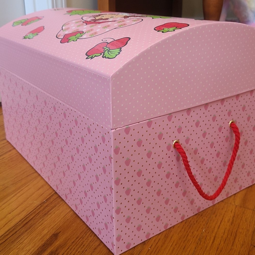 Strawberry Shortcake Storage Chest - Picture 4 of 7